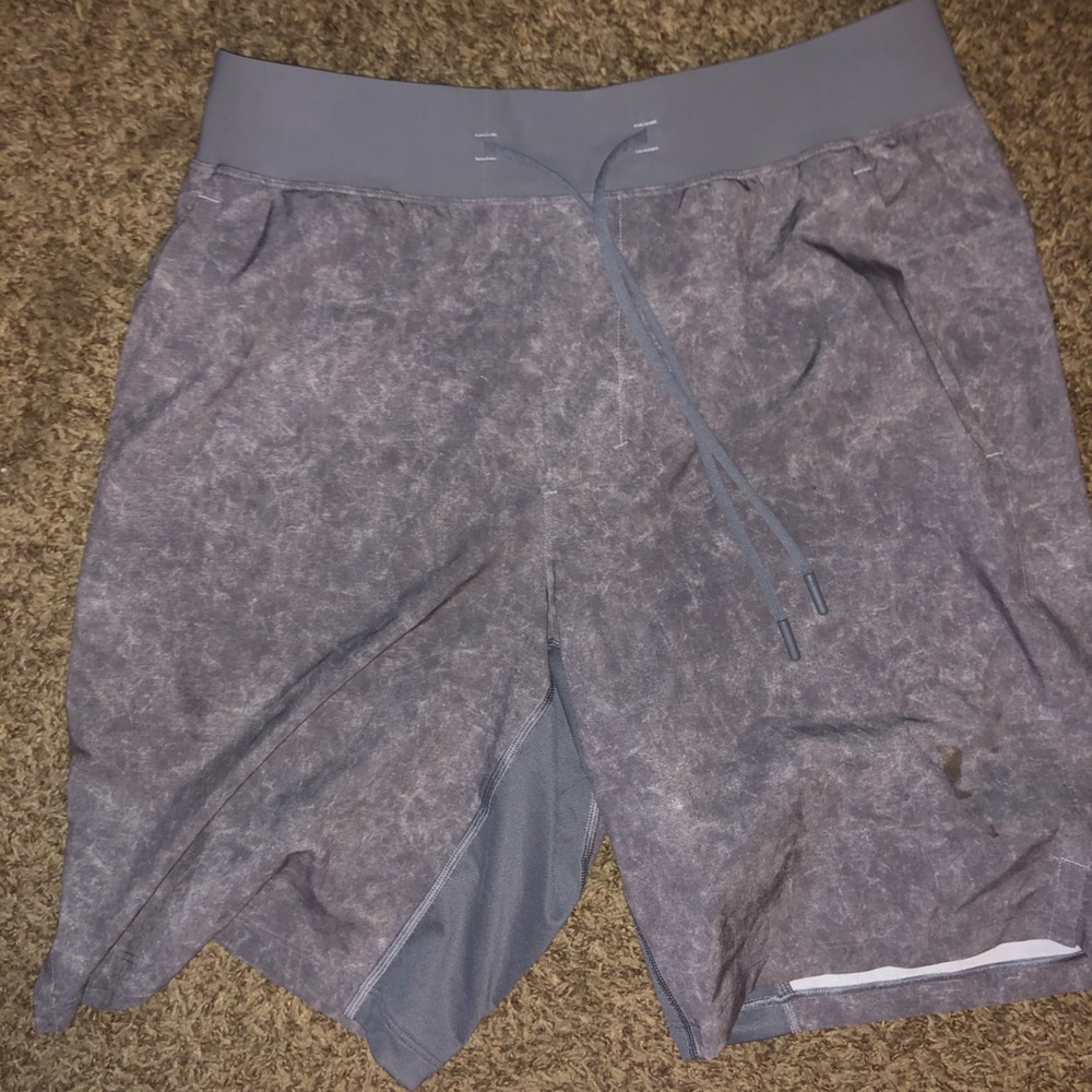 Lululemon size M inseam 9in T.H.E. Shorts